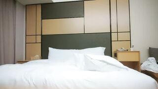 【利哥探花】精品眼镜外围女，苗条身材大长腿奶子不小，穿上情趣透视装网袜，镜头前掰穴深喉骑乘打桩