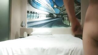 【利哥探花】美臀极骚御姐，开档丝袜扭动屁股想要被操，摸蛋深喉大屌特写插嘴，骑乘打桩啊啊叫