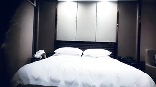 【赵总寻花】极品羞涩甜妹，深情相拥亲吻小嘴，洗澡后连干两炮