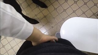 波哥盛世大厦和刚下班的银行小白领在洗手间一边和王经理打电话一边开草高清无水印