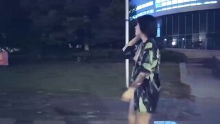 香港辣妈户外露出 “晒胸”成瘾 在公共场所拍摄大量暴露视图
