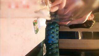 成都大三学生妹KTV里唱歌饮酒调情脱光来一发 大胆脱衣，露出雪白胸脯，粉嫩乳头，挑逗男士下体