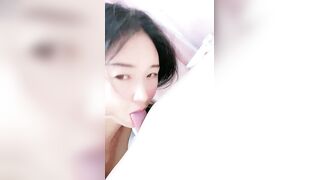 淫荡骚货夫妻居家操逼！每天多要来一发！假屌深插自慰，69姿势互舔，双腿肩上扛操的好爽