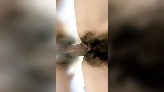 【极品嘻嘻】新晋颜值小情侣【上篇】人气爆棚，画质吊打全场，黑森林中的嫩鲍被注满精液，特写骚穴，劲爆佳作