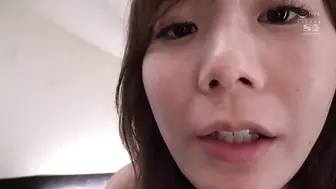 SSIS-106 尽管我妻子就在我身边，这个年纪大的女人却跨坐在我身上，在我耳边低语着下流的话来勾引我 #miru (#坂道みる) (#坂道美琉)