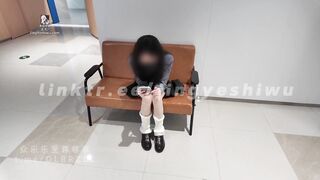 重口警告！堂妹的精液食物吃播「joioio」「九九」「犬九」《图书馆》被哥哥带进卫生间深喉口爆，全吃光了，带回酒店还…