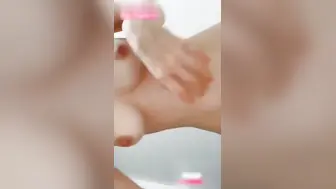 山东烟台高颜值女幼师，私密视频自拍流出，如此大尺度的外流视频，绝对让你大饱眼福，欲求不满。