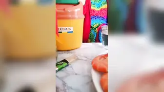 妈妈的逼腥但不臭舌头深入妈妈的花蕊，贪婪地吮吸着 真实乱伦系列