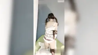 学生妹小迷糊哟 白虎骚穴夹子音少女，刷礼物叫爸爸，白丝揉穴自慰拿捏观众！