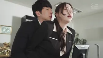 ADN-732 [中文字幕]黑丝美脚女秘书被社长下药沦为饥渴的母狗被肏到失禁-白峰美羽