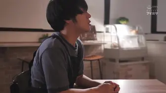 IPZZ-677 [中文字幕]本以为高不可攀的美女前辈 喝醉后竟是个接吻狂魔 枫可怜