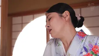 MFYD-032 [中文字幕] 老板娘润瑠用浓情舌吻款待，让绝伦大叔射到满意为止。欢迎来到顾客评分五颗星的顶级淫乱旅馆 潤うるる