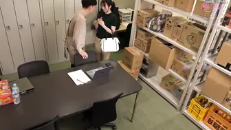 EBWH-342 [无码中文字幕] 监控画面里那个不为人知的柏木小姐 客人 打工仔 同事 投诉者 只要是肉棒都来者不拒 以时薪1050日元出借小穴的打工人妻 柏木文香