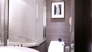 前一天有一位性感女士给我发了一条 DM，说“我只有两个小时的时间，我们可以见面吗？”