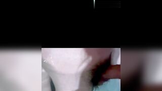 哄骗刚破处的妹妹一块去洗浴中心，强迫让她穿上半露奶子的泳衣，卫生间出来就拉到休息室掰开嫩逼爆操，下屌太重给操哭了